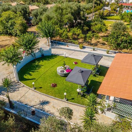 Afroditi Holiday Home - Yellow Apartment スヴォロナータ エクステリア 写真