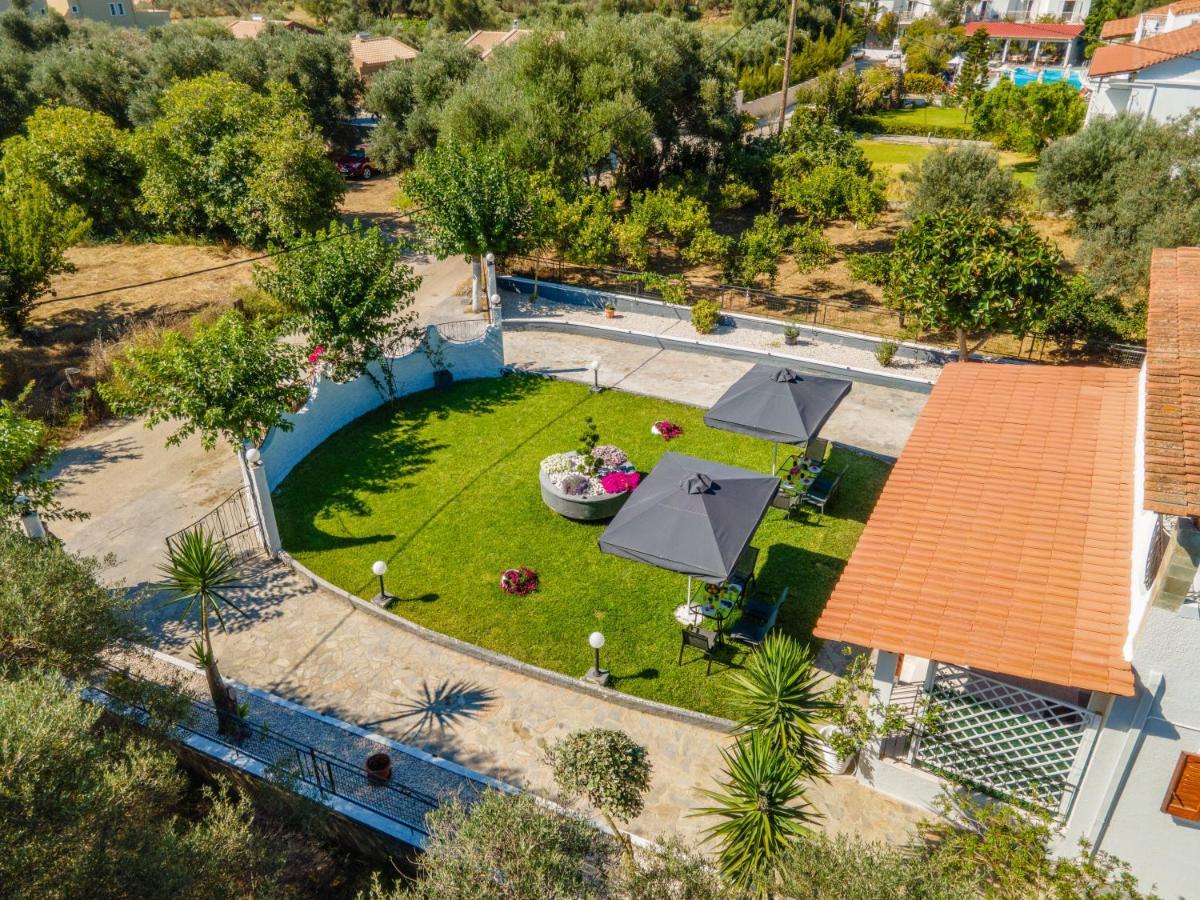 Afroditi Holiday Home - Yellow Apartment スヴォロナータ エクステリア 写真